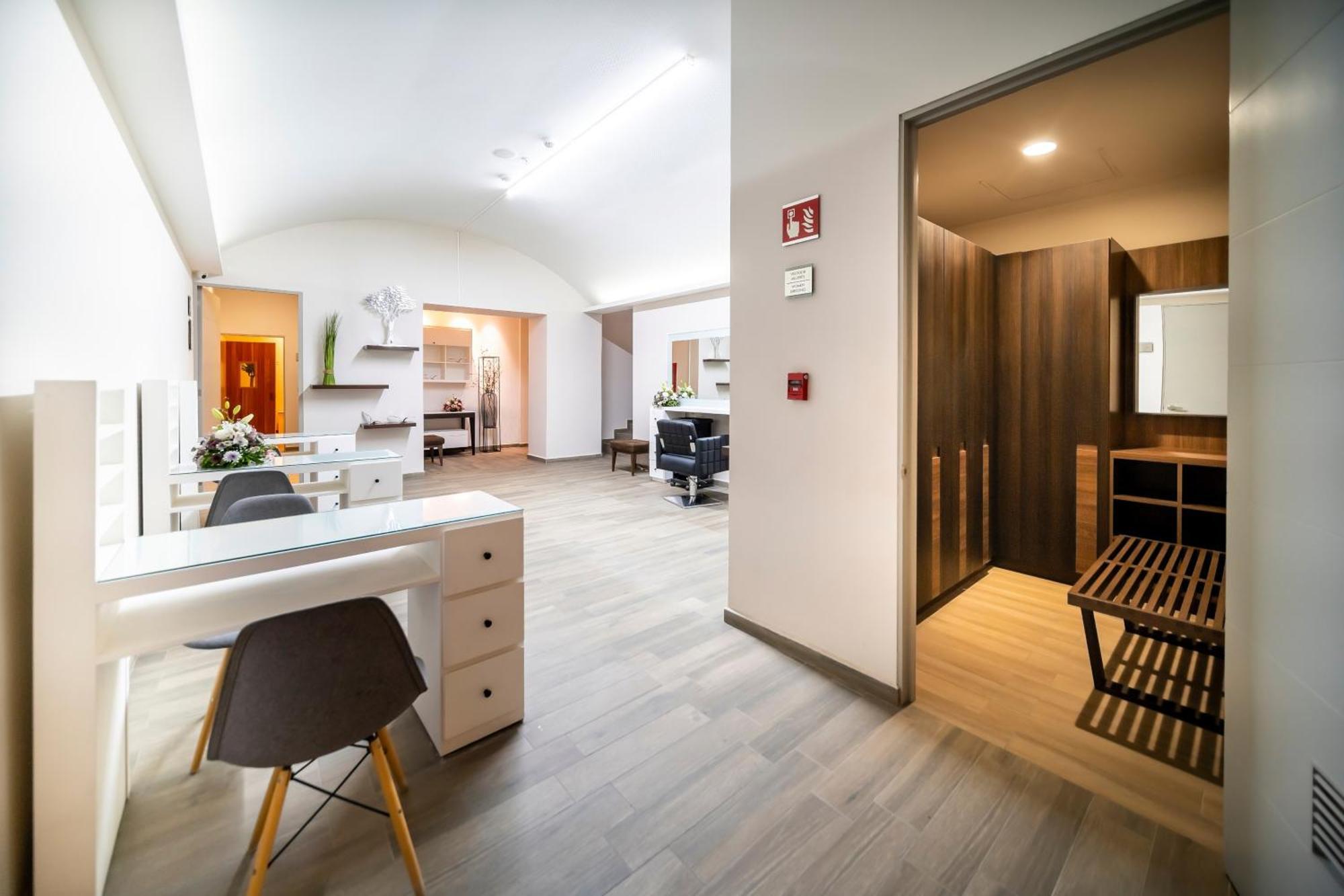 Metria Hotel เลออน ภายนอก รูปภาพ A typical apartment at the complex