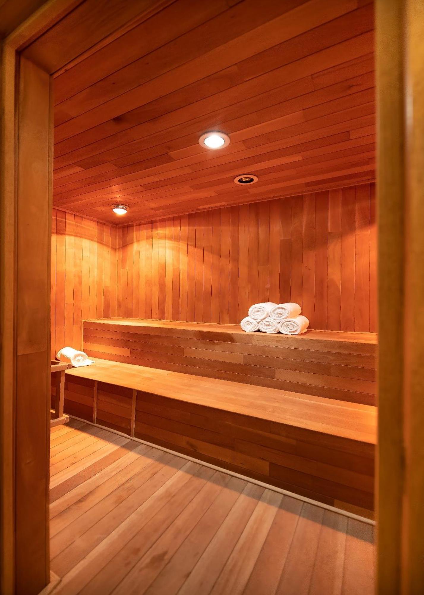 Metria Hotel เลออน ภายนอก รูปภาพ A modern Finnish sauna