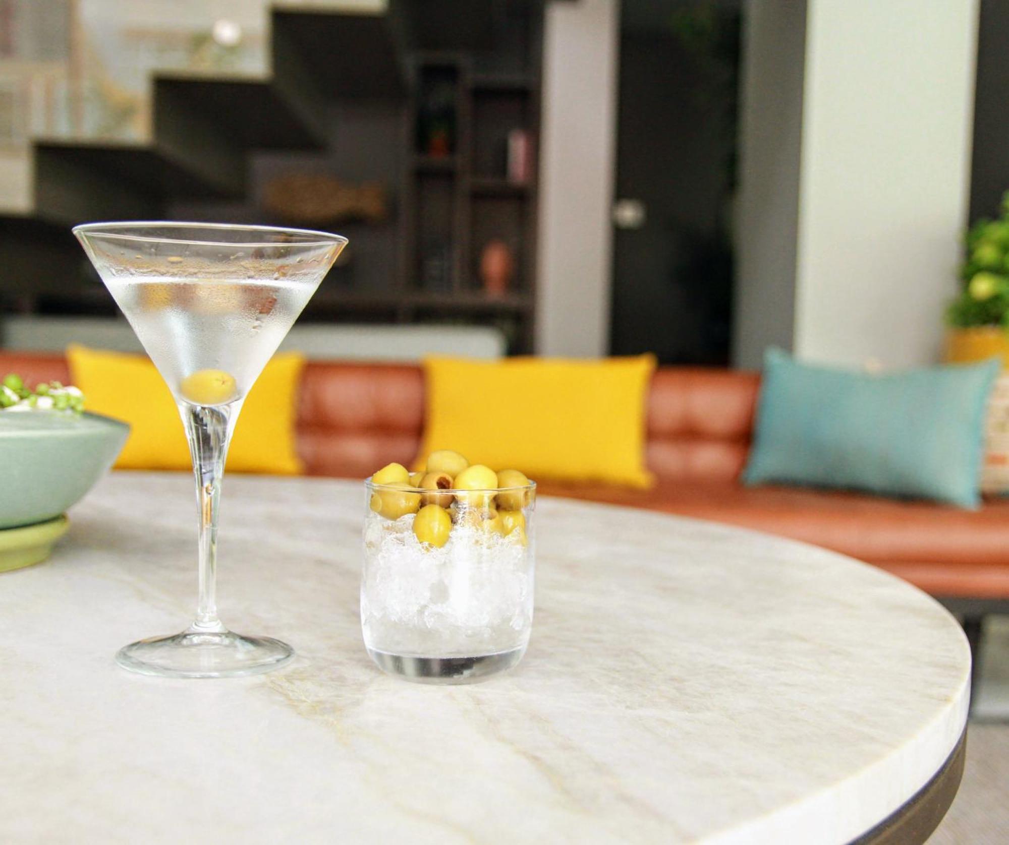 Metria Hotel เลออน ภายนอก รูปภาพ A martini
