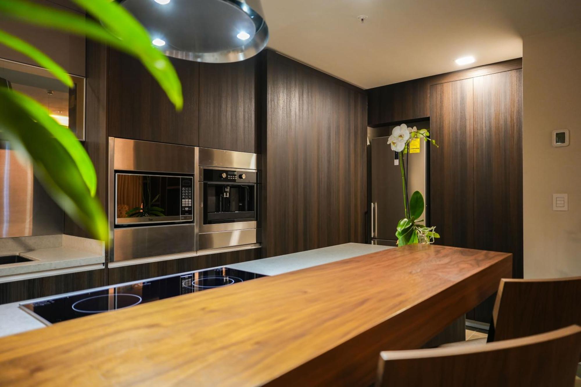 Metria Hotel เลออน ภายนอก รูปภาพ A modern kitchen