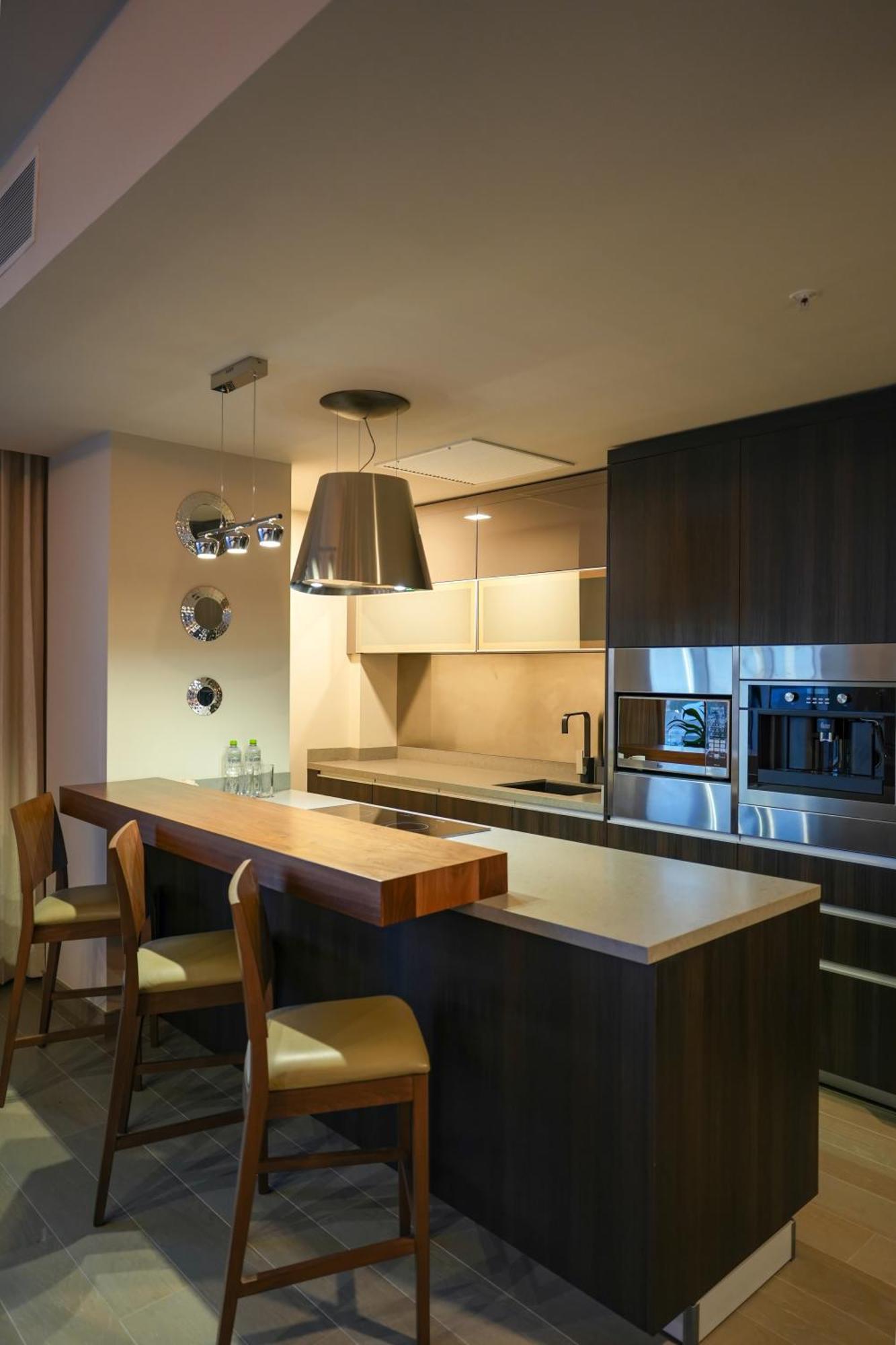 Metria Hotel เลออน ภายนอก รูปภาพ A modern kitchen